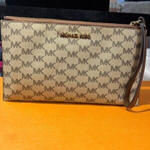 Pre owned Michael Kors Tan and Brown Logo Wristlet